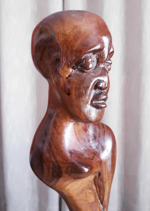 escultura em madeira