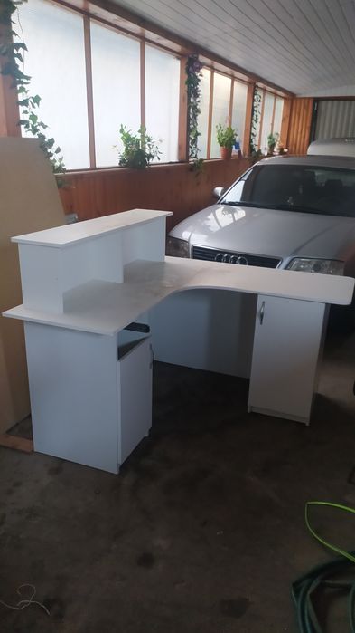 Стіл рецепшен, переїздна полиця