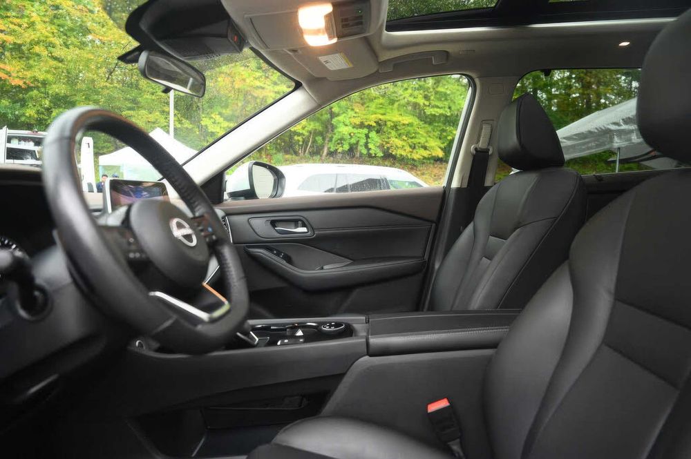 Nissan Rogue SV      2023