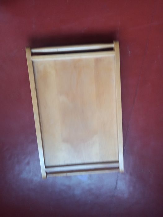 Стол поднос деревянный.