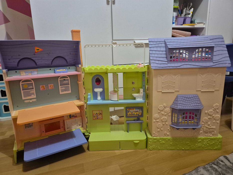 Duży piętrowy domek rozkładany.