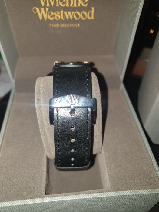 Продам часы Vivienne Westwood