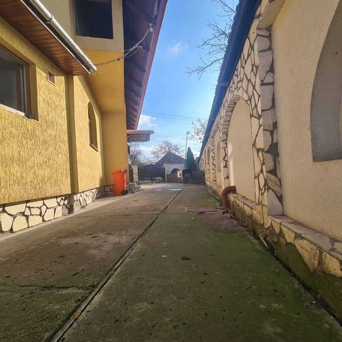 Продається чудовий сімейний будинок в м.Берегово