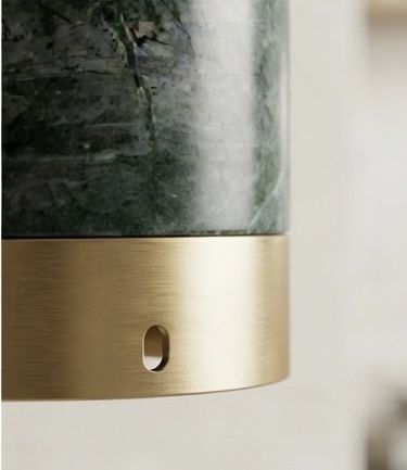 Base para Garrafa de Vinho em Mármore Verde Esmeralda com Aro Dourado