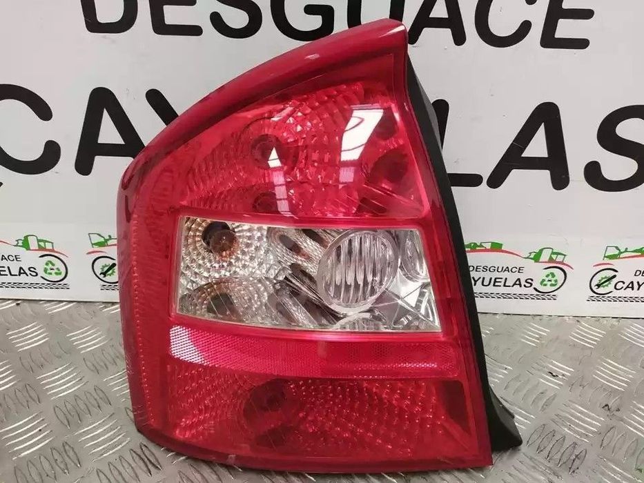 FAROLIM TRASEIRO ESQUERDO KIA CERATO SEDAN 2004 -92401-2F02
