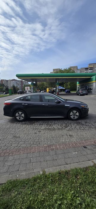 Автомобіль Kia Optima гібрид