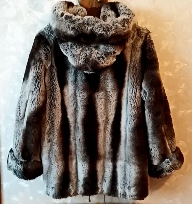Продам куртку теплую из искусственного меха