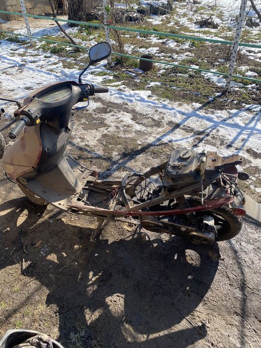 Продам мопеды 2 шт . Есть все запчасти , все вопросы по телефону Михаи