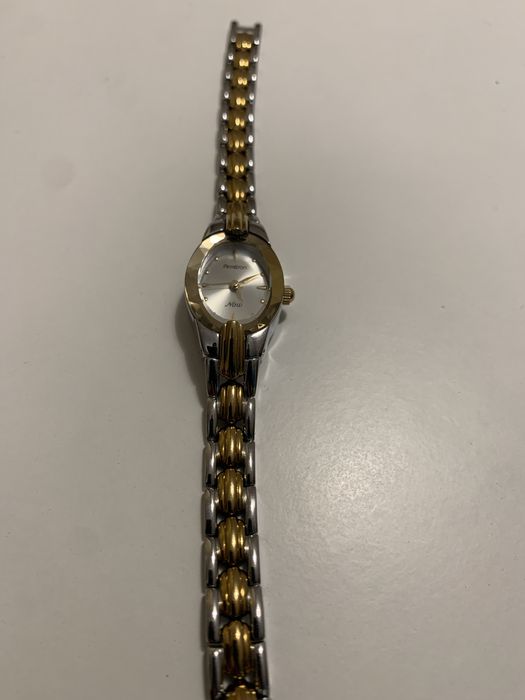 Часы женские Armitron