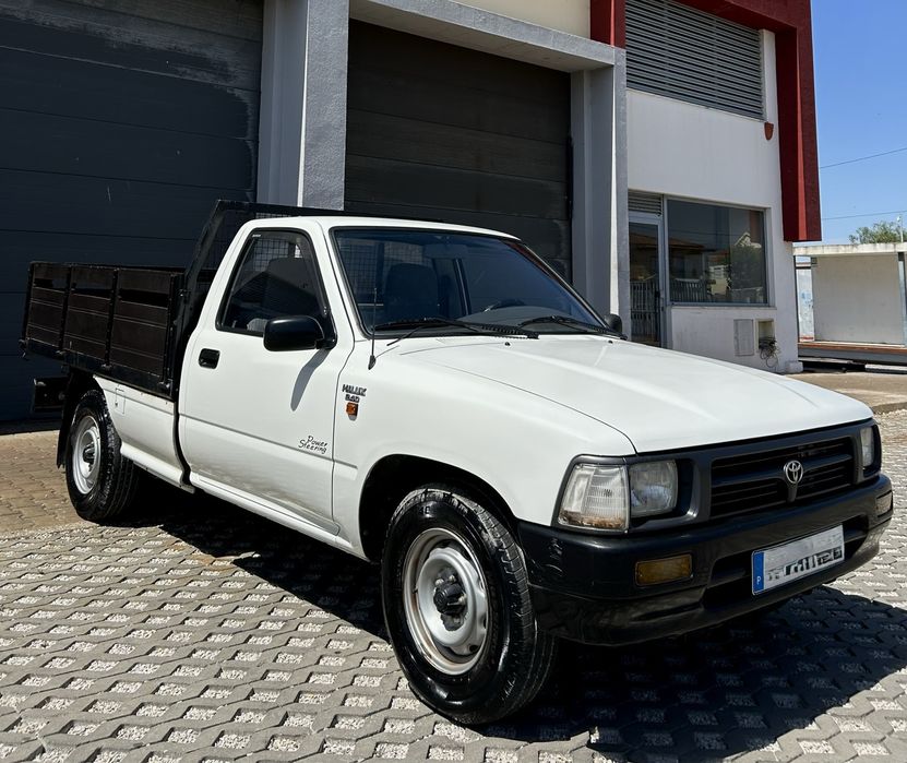 Toyota HILUX 2.4D