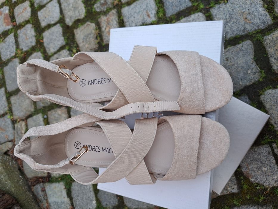 Sandały na koturnie nowe