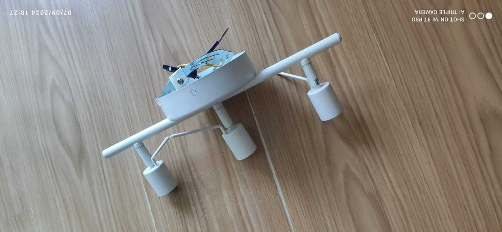 Candeeiros IKEA - NYMÅNE e Projetor 3 Focos