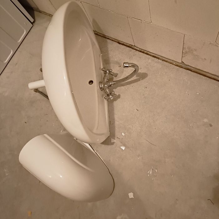 Umywalka  łazienkowa + bateria