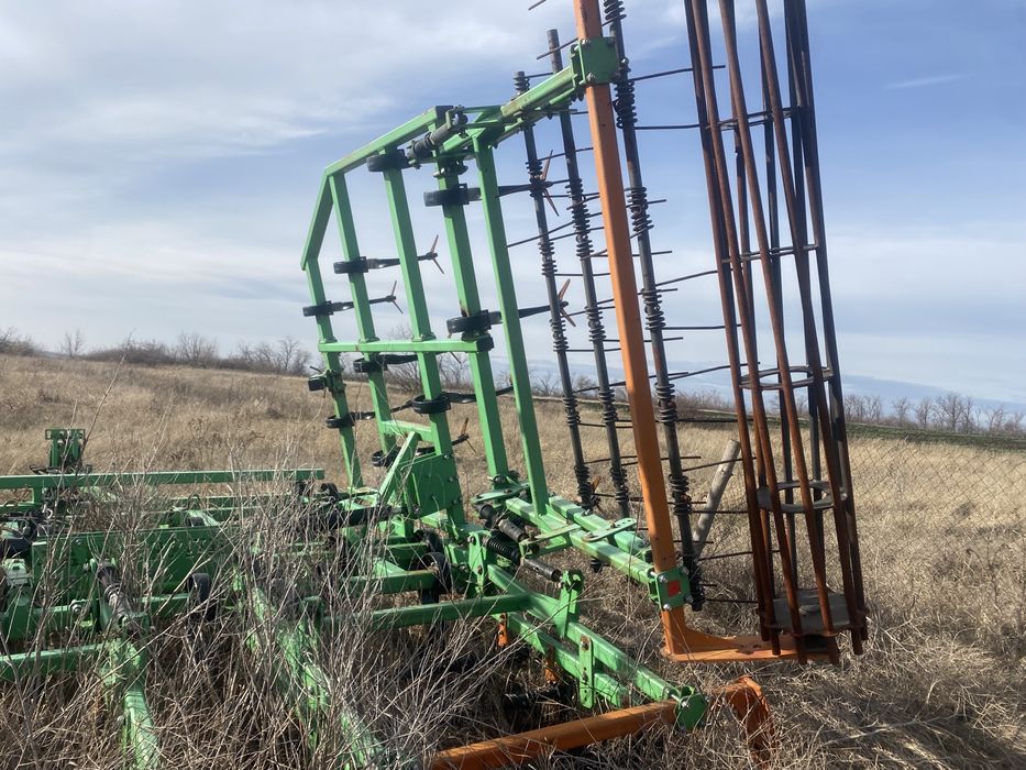 Продається практично новий культиватор. Всю війну стоіть не працює.