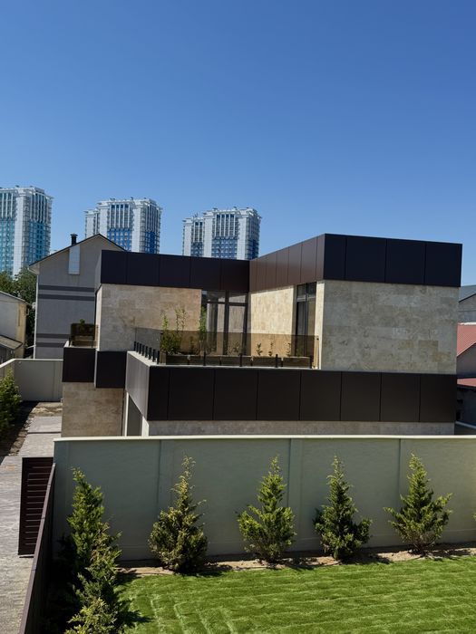 Будинок з підвалом на фонтані