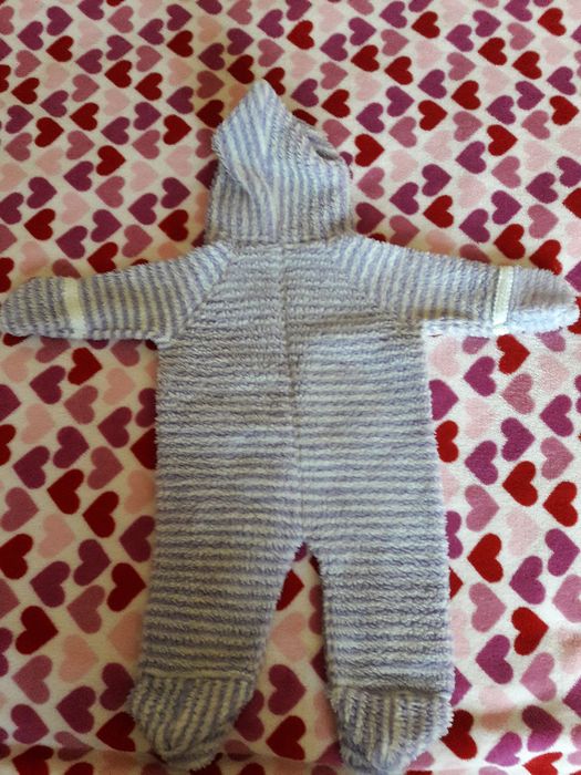 Конверт, комбинезончик, кофточка для новорожденных