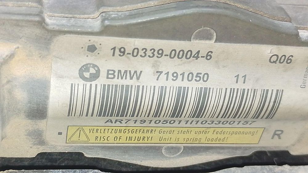 Dobradiça Direita Do Capô Bmw Serie 5