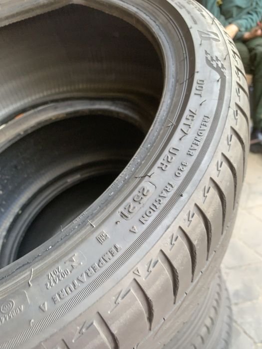 225/40R18 Bridgestone 21-23роки