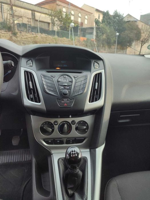 ford focus Titanium 2014 bem estimado