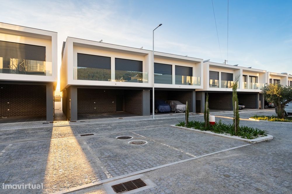 Moradia T4 de Gaveto de Luxo | Aldeamento João Paulo II – Esposende — Esposende, Marinhas E Gandra, Braga