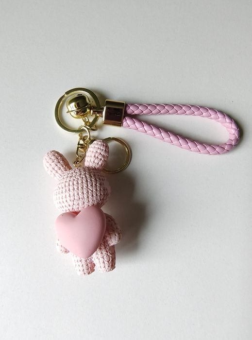 breloczek różowy miś z serduszkiem złoty z dzwoneczkiem