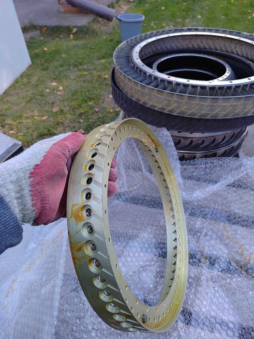 [3] Element silnika turbinowego K-15 (PZL I-22 Iryda)