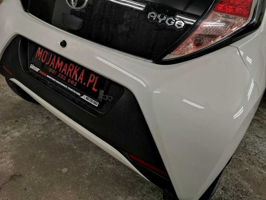 Kamera cofania obraz na fabrycznym ekranie Aygo Peugeot 108 Citroen C1