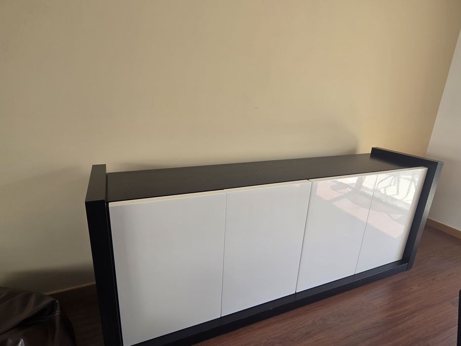 Mesa de sala, 6 cadeiras, aparador. Vendido em conjunto ou separado