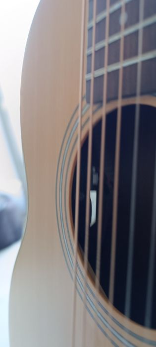 Guitarra Acústica Guild OM240E