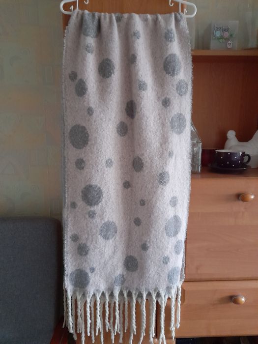 Duży ciepły szalik w grochy 200 x 50 cm