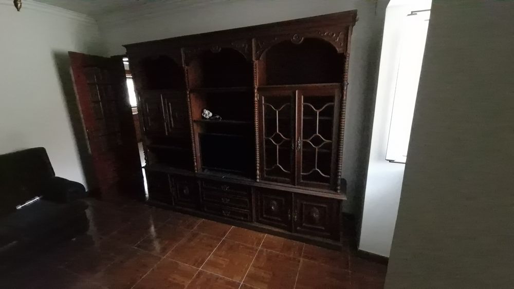 Móvel de madeira maciça