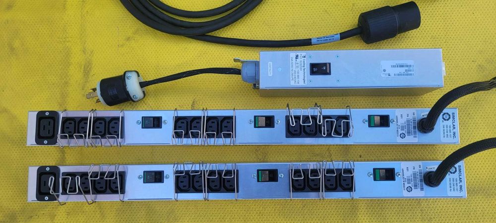 Régua de destribuição de Energia (PDU POWER EMC)