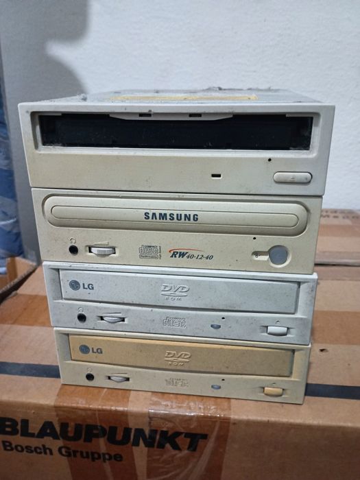 Tudo junto 50€ RAM discos e leitor DVD placa gráfica router  placa de