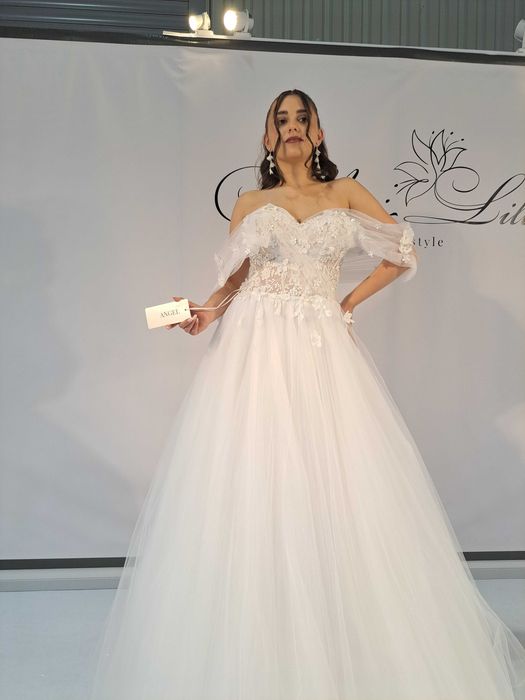 Polecam nową suknię ślubną