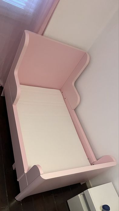 Cama extensível rosa IKEA