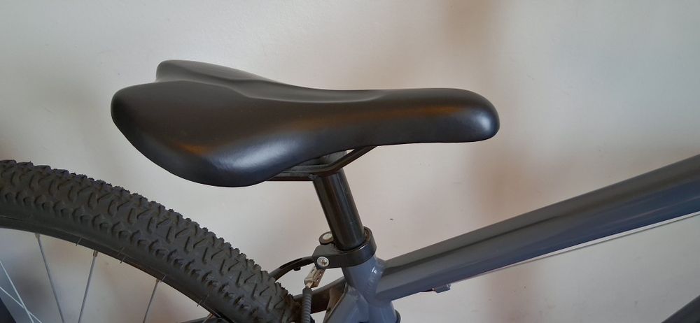 Bicicleta Rockrider ST100 em estado impecável, usada apenas 2-3 vezes. Está praticamente nova, sem riscos nem problemas.
Muito confortável, com suspen