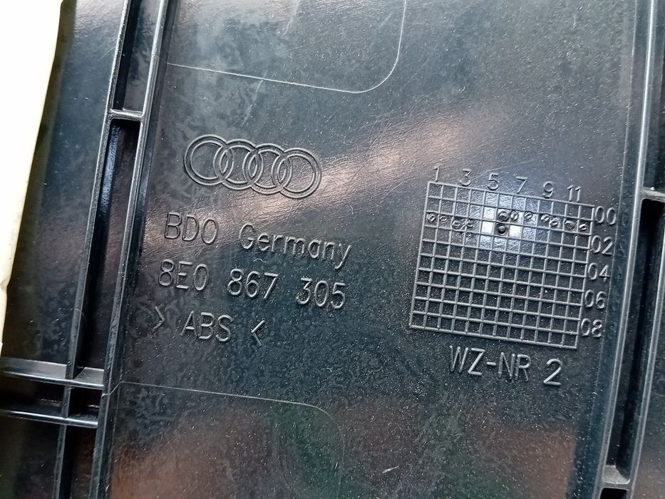 Forra porta / quartela trás esquerda AUDI A4 (8E2, B6)