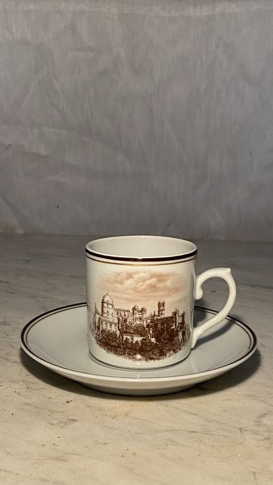 Porcelana com desenho do Palácio da Pena—Vista Alegre