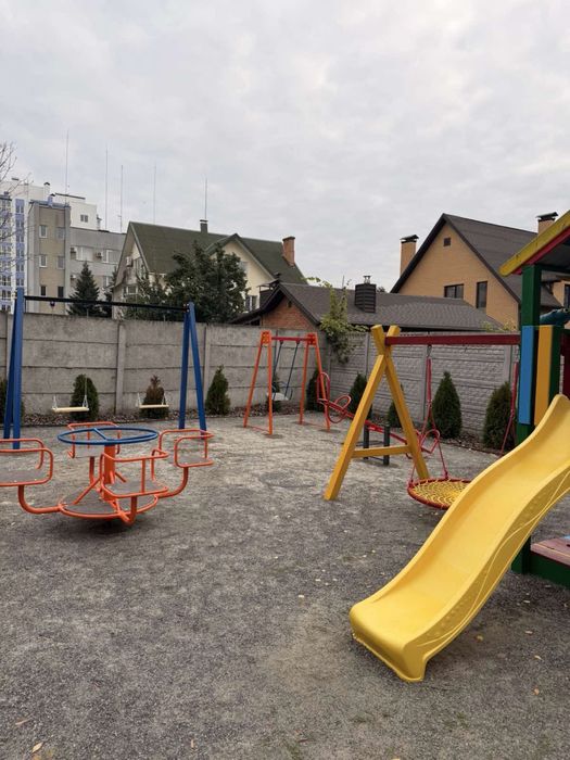 Продаж двокімнатної квартири в новому будинку з коморою