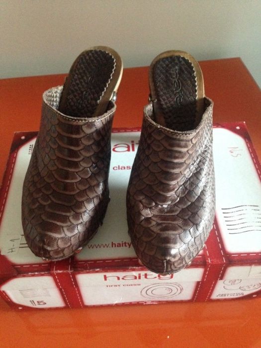 Brown Leather Sandal of "Soca" Style