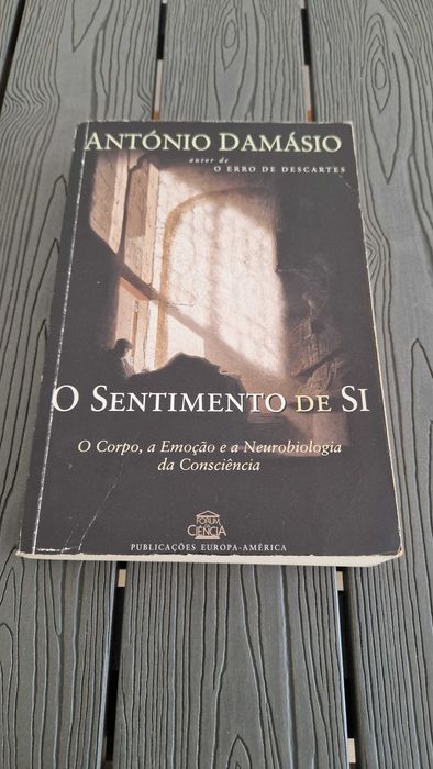 Livro "O Sentimento de Si" de António Damásio