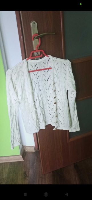 Sweter rozpinany, ażurowy kardigan z drewnianymi guzikami
