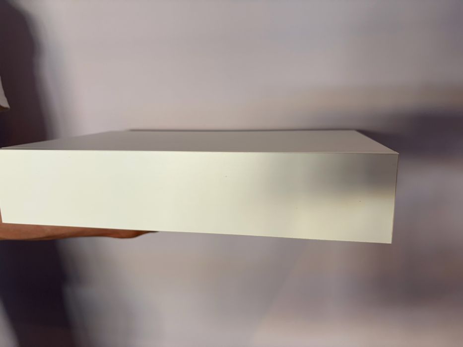 Mesa de cabeceira suspensa