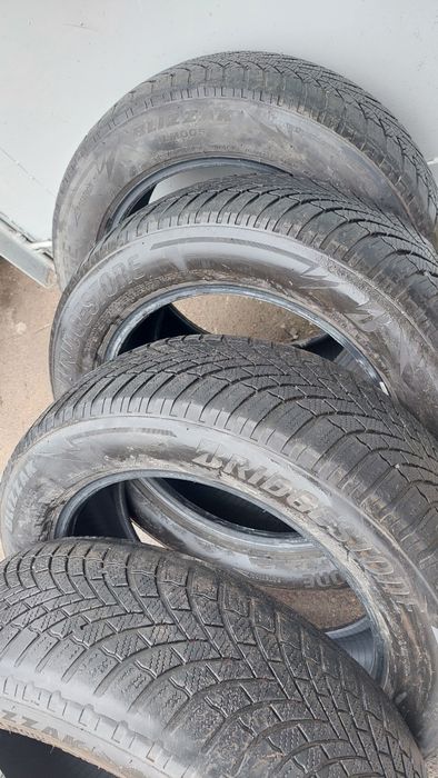 Продам гуму 215 60 17