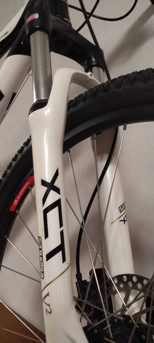 BTT  GT Avalanche 2.0 /  Berg Trail Rock roda 26