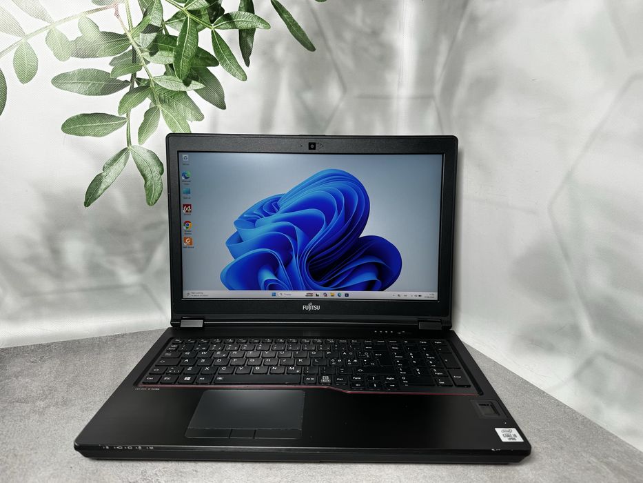 Quadro RTX 3000 6GB/ 8 ядер/ Fujitsu CELSIUS H7510 / i9-10885H / 32GB / SSD 1TB / 15.6" FHD