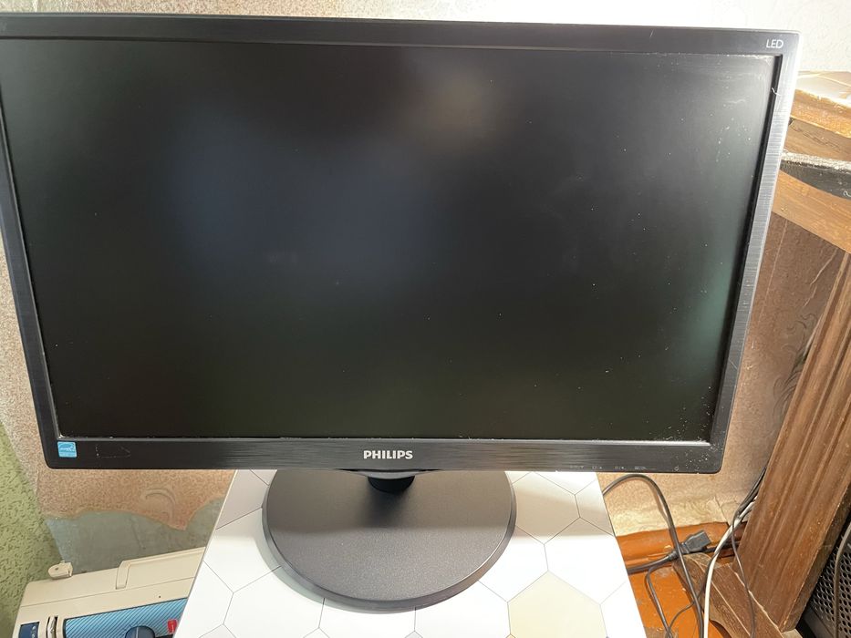 Монитор Philips 223V5L / 21.5"