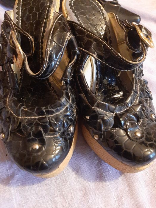 Шльопанці , балетки