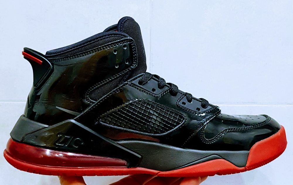 Кроссовки jordan mars 270