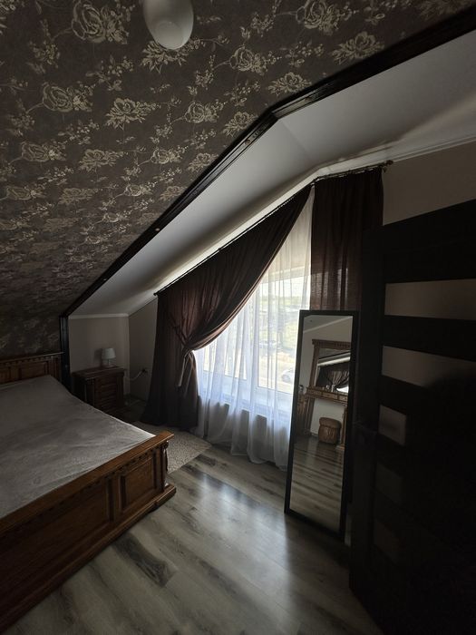 Продаж житлового будинка з комер. приміщенням (сауна ,басейн, більярд)